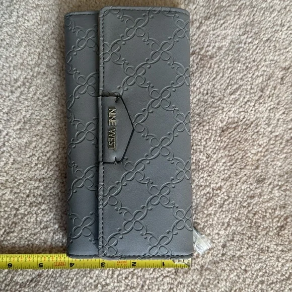 Nine West Gray Embossed Wallet NWT - Picture 6 of 6